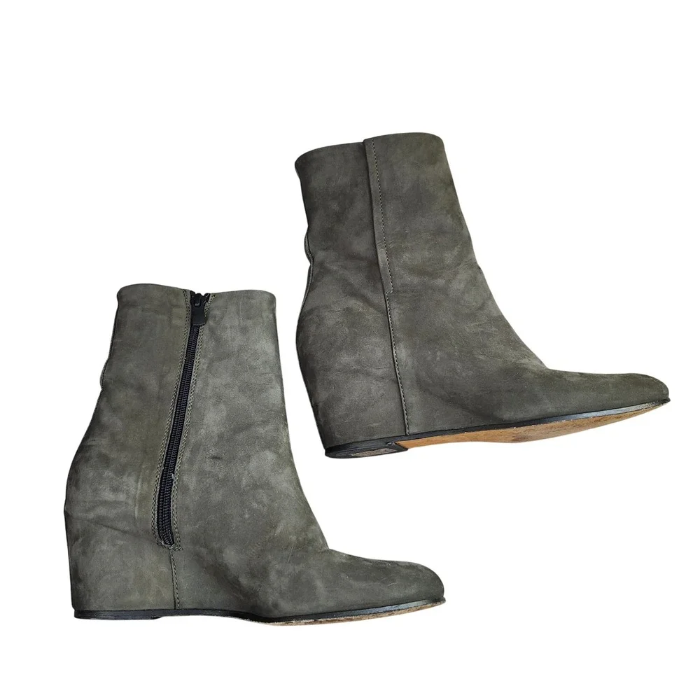 Vince Olive Green Suede Wedge Ankle Boots Italy Size 8M Gorpcore Luxury